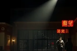 治愈剧《拾光杂货铺》封面，货架上摆着旧铁皮盒与玻璃罐